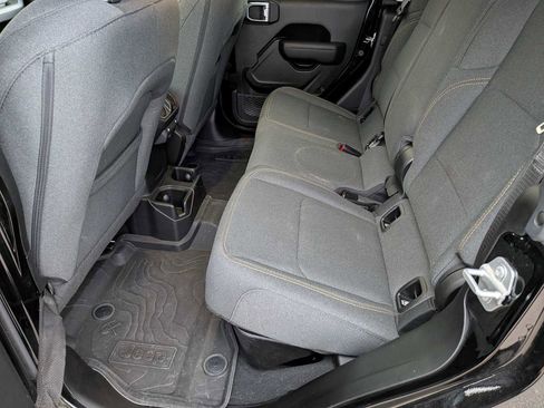 Used 2024 Jeep Gladiator Sport image 15