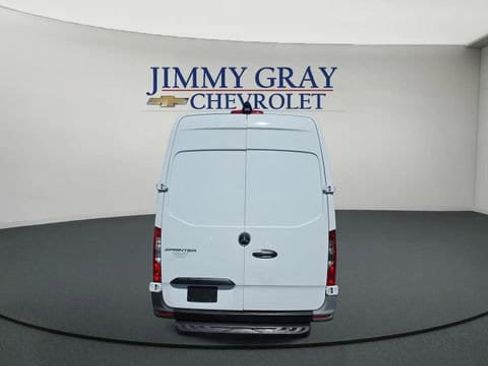 Used 2022 Mercedes-Benz Sprinter 2500 image 4
