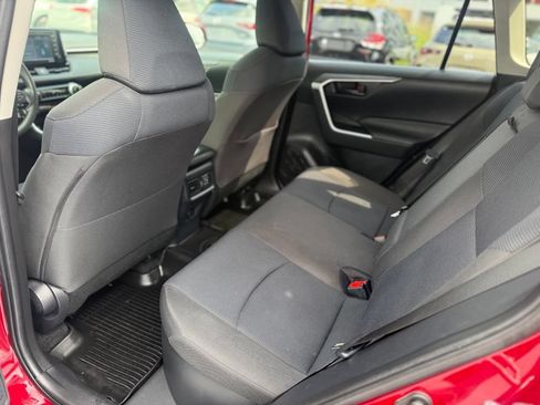 Used 2022 Toyota RAV4 LE AWD/4WD image 17