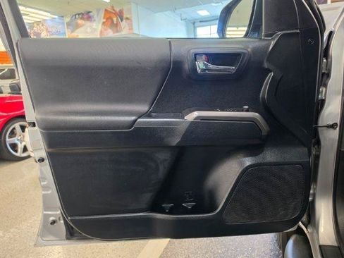 Used 2017 Toyota Tacoma SR5 RWD image 29