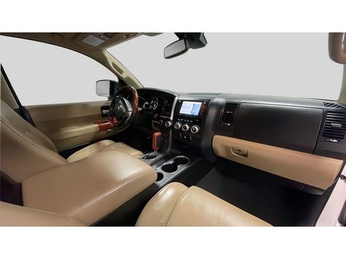 Used 2021 Toyota Sequoia Platinum AWD/4WD image 19