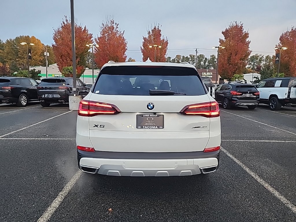 Used 2022 BMW X5 xDrive40i w/ Parking Assistance Package AWD/4WD image 4