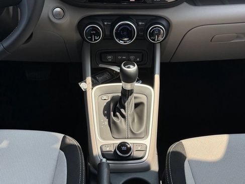 Used 2026 Hyundai Venue SEL FWD image 17