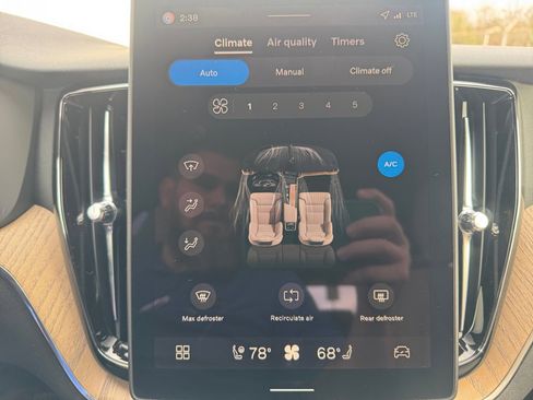 New 2026 Volvo XC60 B5 Plus w/ Protection Package Premier image 18