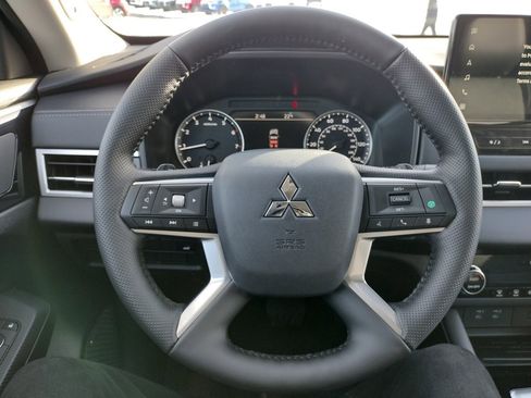 New 2026 Mitsubishi Outlander SE image 6