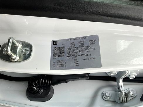 Used 2025 Chevrolet Colorado Trail Boss AWD/4WD image 19