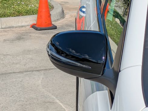 Used 2021 Mercedes-Benz GLB 250 4MATIC image 8