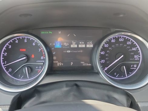 Used 2018 Toyota Camry XLE FWD image 23