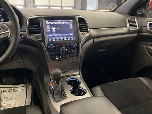 Used 2018 Jeep Grand Cherokee Laredo image 25
