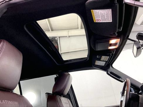 Used 2016 Ford Expedition Platinum RWD image 21