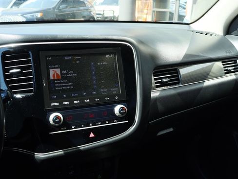 Used 2020 Mitsubishi Outlander SE image 47