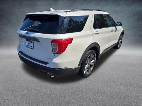 Used 2024 Ford Explorer XLT w/ Equipment Group 202A AWD/4WD image 8