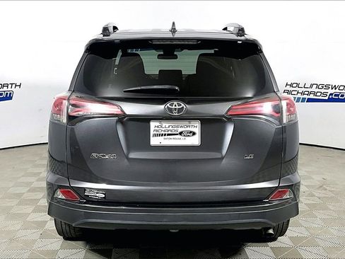 Used 2018 Toyota RAV4 LE image 4