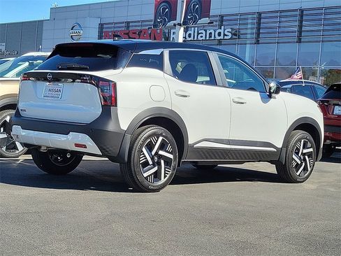 New 2025 Nissan Kicks SV image 2