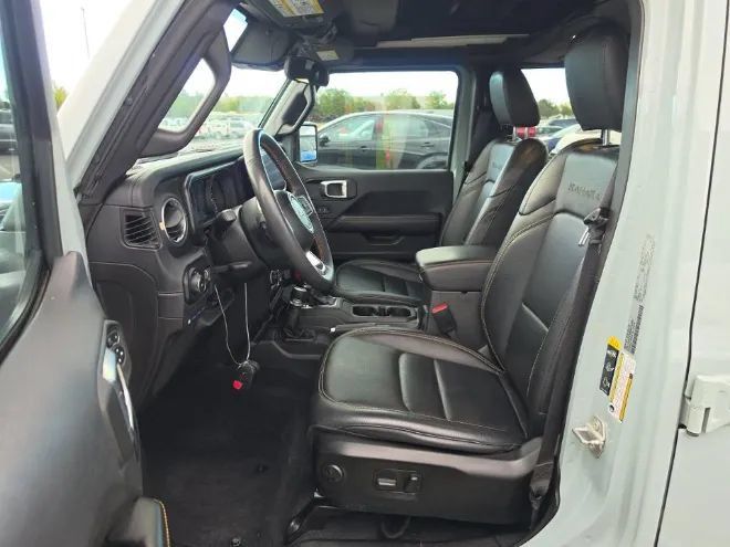 Used 2024 Jeep Wrangler Unlimited Sahara AWD/4WD image 7