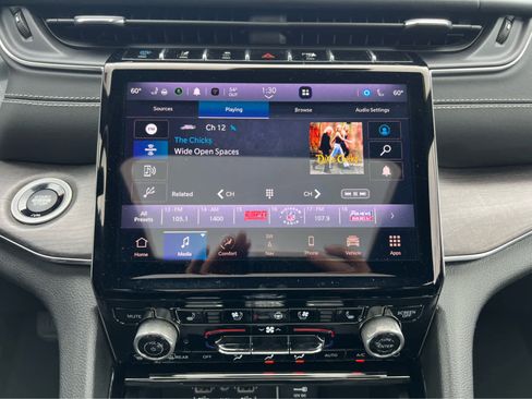 Used 2023 Jeep Grand Cherokee Overland w/ Luxury Tech Group IV image 28