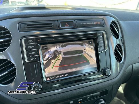 Used 2018 Volkswagen Tiguan Limited w/ Premium Package image 25