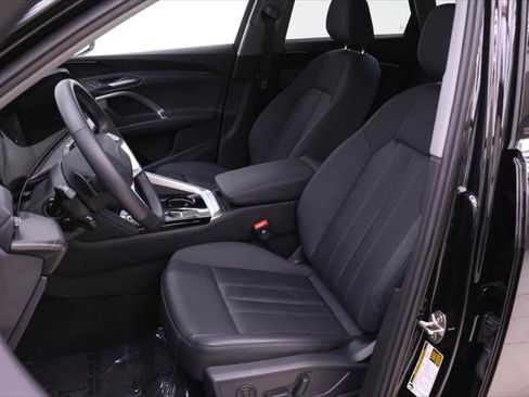 Certified 2025 Audi Q5 2.0T Premium w/ Convenience Package image 7