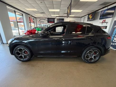 Used 2023 Alfa Romeo Stelvio Veloce AWD/4WD image 11