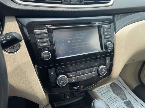 Used 2016 Nissan Rogue SL w/ SL Premium Package FWD image 23