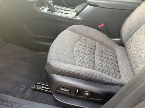 Used 2023 Chevrolet Equinox LT AWD/4WD image 9