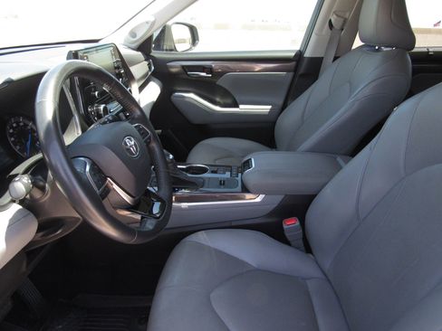 Used 2021 Toyota Highlander Limited AWD/4WD image 16