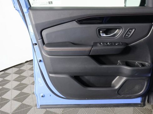 Used 2025 Honda Pilot TrailSport image 13