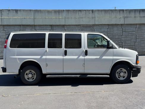 Used 2017 Chevrolet Express 2500 LS RWD image 6