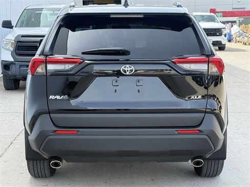 Used 2025 Toyota RAV4 XLE image 5