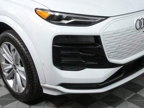 Certified 2025 Audi Q6 e-tron Premium w/ Convenience Package image 36