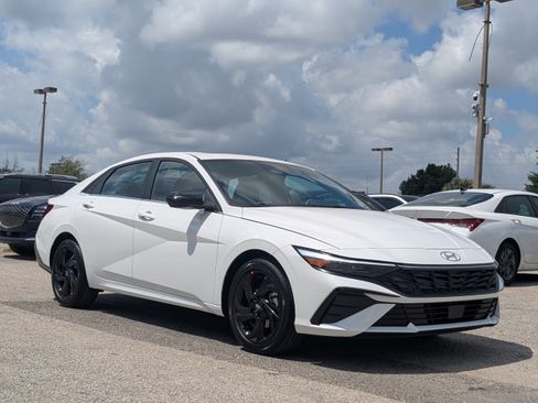 Used 2026 Hyundai Elantra SEL Sport FWD image 2