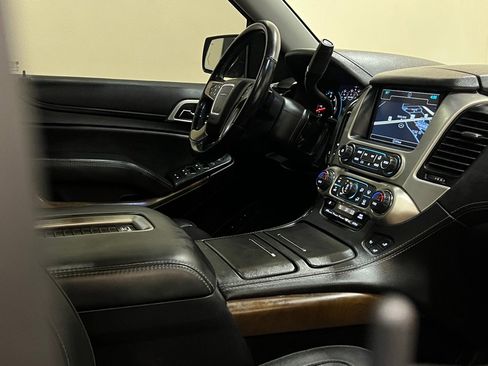 Used 2020 GMC Yukon XL Denali w/ Denali Premium Package RWD image 21