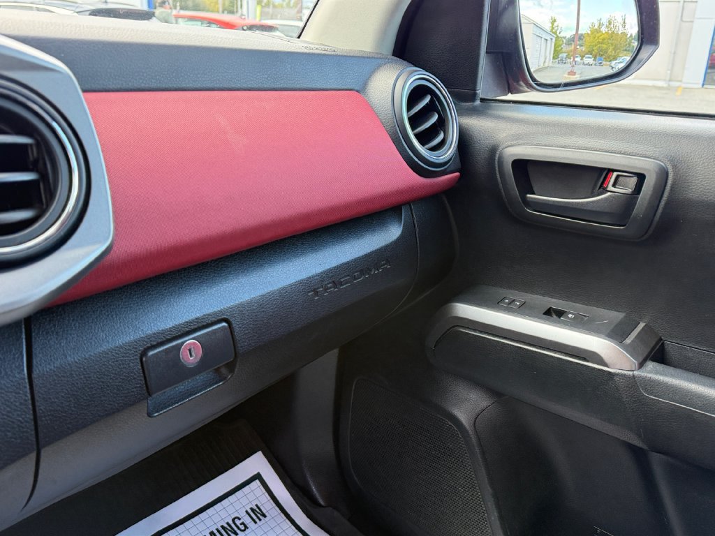 Used 2019 Toyota Tacoma SR5 w/ SR5 Appearance Package (SM) AWD/4WD image 25