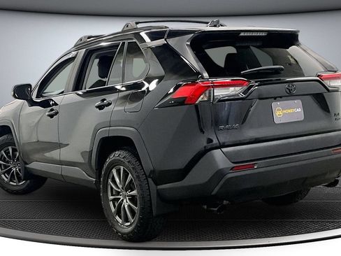 Used 2021 Toyota RAV4 XLE w/ Convenience Package AWD/4WD image 4