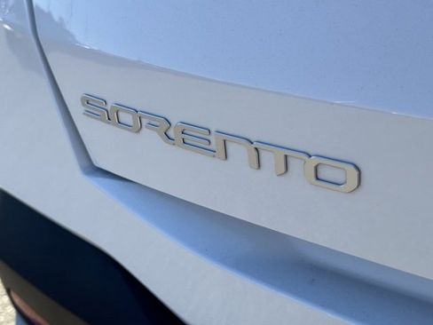 Certified 2025 Kia Sorento LX image 9