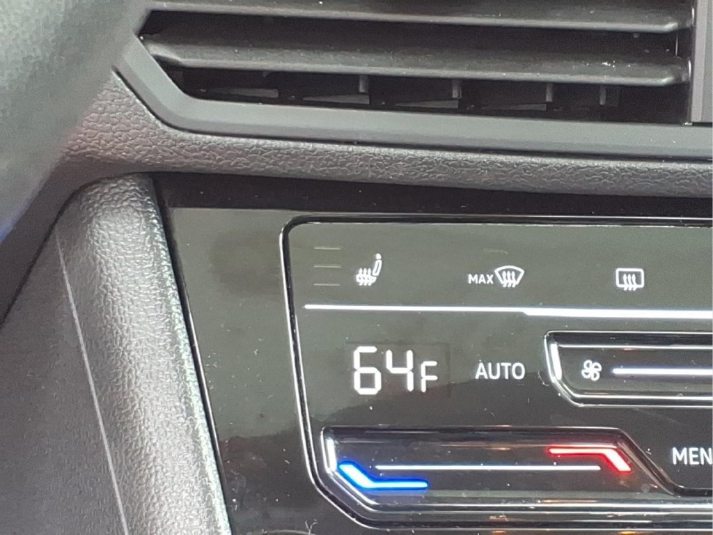 Used 2025 Volkswagen Jetta SE FWD image 7