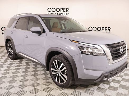 Used 2024 Nissan Pathfinder Platinum image 1