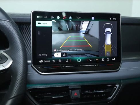 Certified 2026 Volkswagen Tiguan SE R-Line FWD image 32