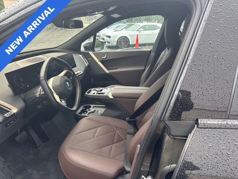 Used 2024 BMW iX xDrive50 w/ Sport Package AWD/4WD image 6