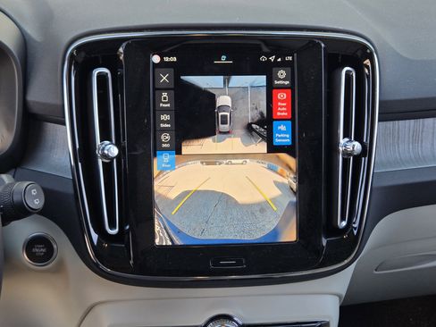 Used 2026 Volvo XC40 B5 Plus w/ Protection Package Premier image 25