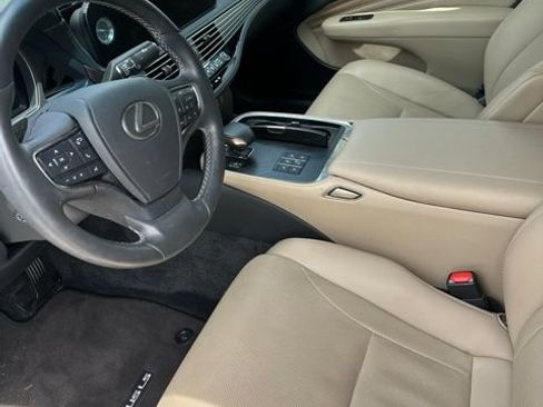 Used 2023 Lexus LS 500 w/ Accessory Package (Z2) RWD image 3