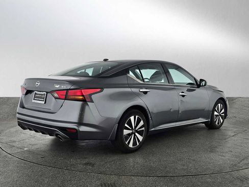 Used 2020 Nissan Altima 2.5 SV image 3