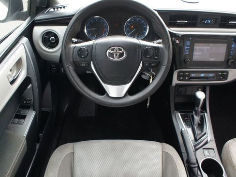 Used 2018 Toyota Corolla LE image 5
