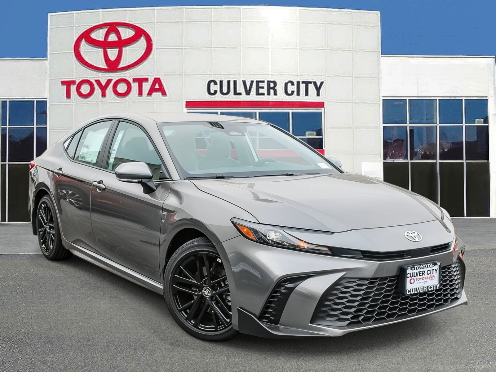 New 2026 Toyota Camry SE FWD image 1
