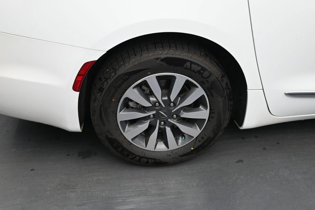 Used 2023 Chrysler Pacifica Limited FWD image 15