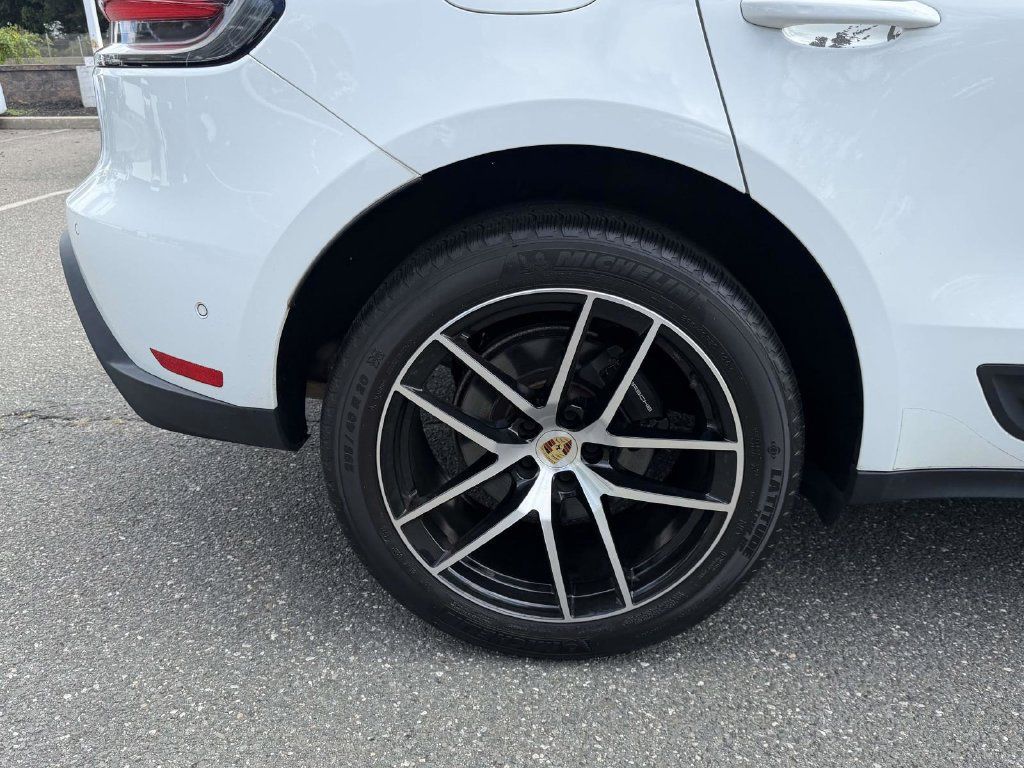 Used 2022 Porsche Macan AWD/4WD image 10