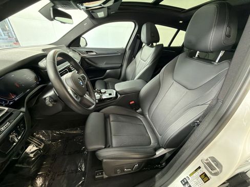 Used 2025 BMW X4 xDrive30i w/ Premium Package image 13