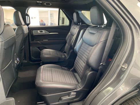 New 2026 Ford Explorer ST-Line w/ ST-Line Street Pack AWD/4WD image 16