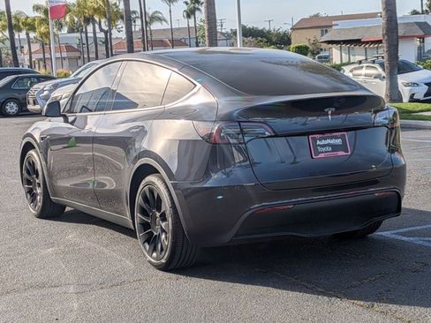 Used 2024 Tesla Model Y Long Range RWD image 8