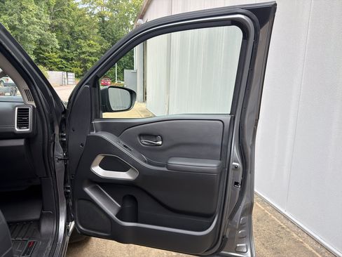 Used 2022 Nissan Frontier SV RWD image 16